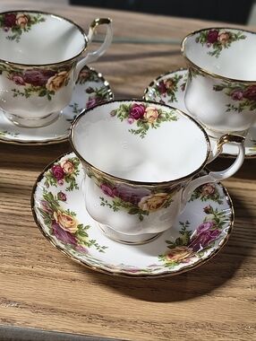 Royal Albert 1962 Set Of Three Tea Cup & Saucer Set - Made In England